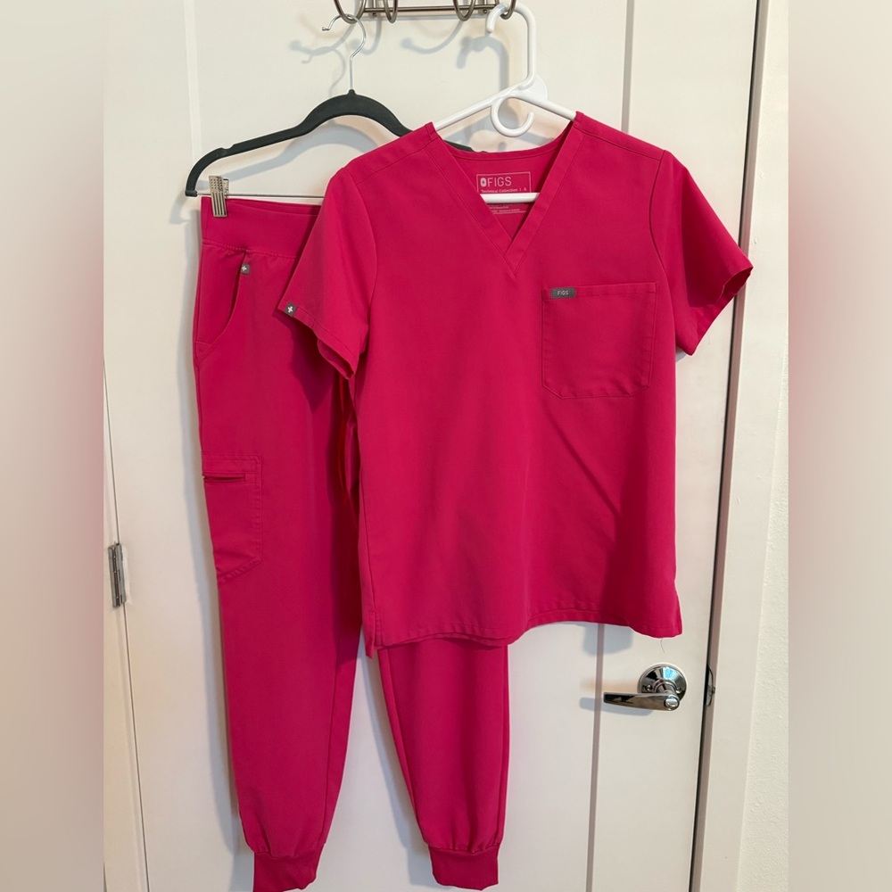 Figs Hot Pink Scrub Set
Small Scrub Top
Small Scrub Pants